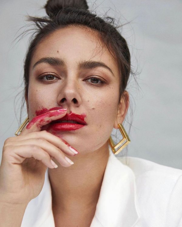 Janina Uhse for Cosmopolitan, Makeup: Nina Park, Foto: Lina Tesch